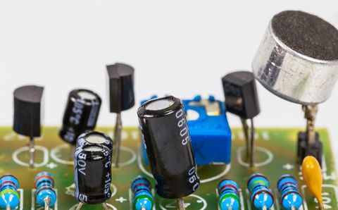 無(wú)功補(bǔ)償電容器漏油，可以繼續(xù)使用嗎？